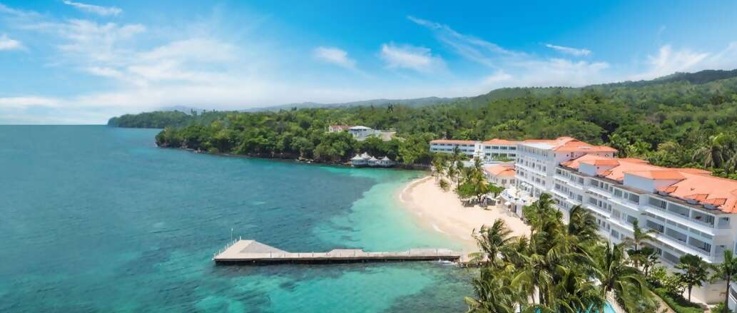 Couples Resorts: Black Friday - Every 7th Night Free & $150 Resort Credit