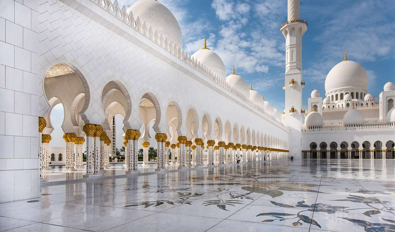 Experience the Height of Luxury: Discover Abu Dhabi's Opulent Hotels