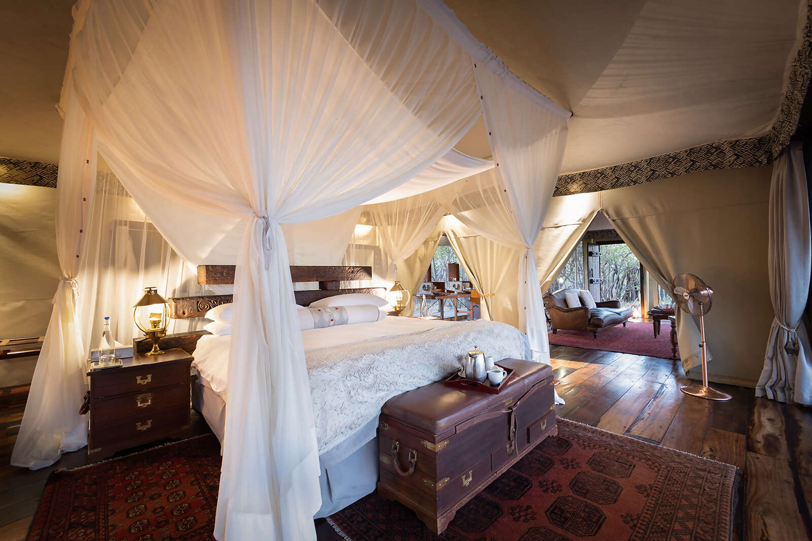 06Great-Plains-Conservation-Zarafa-Camp-Guest-Suite-bed.jpg