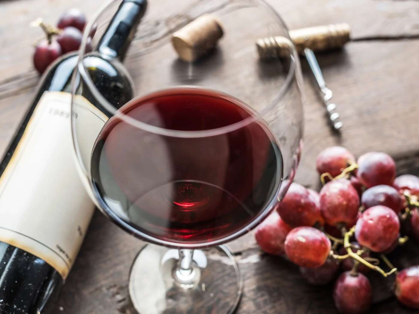 Tour the winelands including wine tastings. Hotel inspections in the winelands