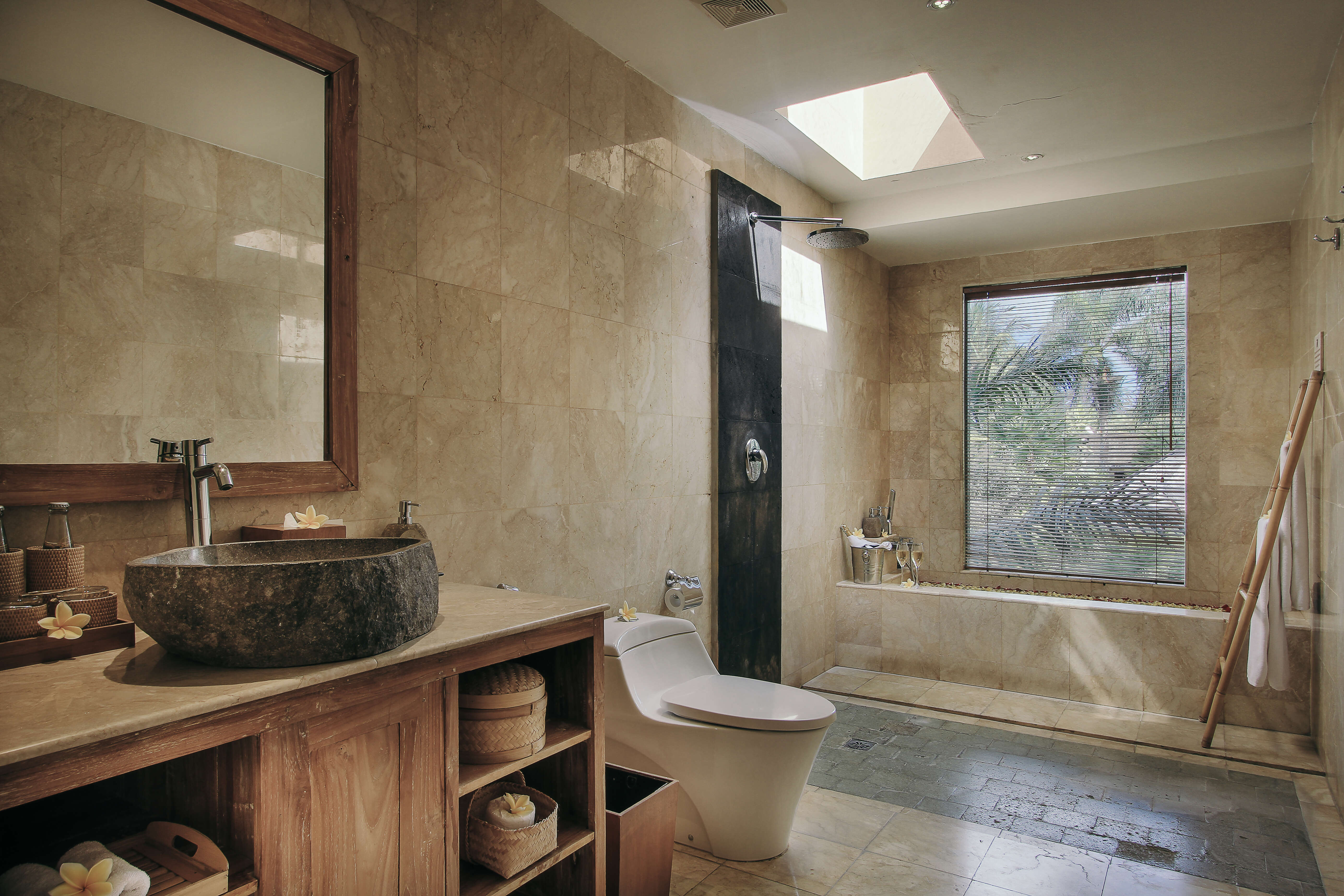 Deluxe Bathroom.jpg