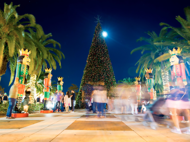 Theme Parks and Beyond: Nearly 2 Dozen Ways to Celebrate the Holidays in Orlando This Season