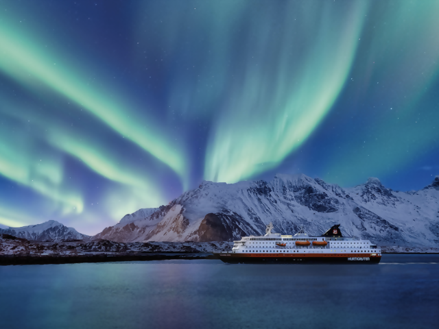 This Cruise Line is Submerging Thousands of Bottles of Sparkling Wine in the Ocean