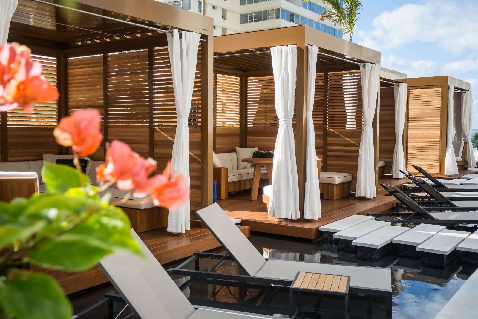 Pleasant Holidays: $25 daily resort credit at `ALOHILANI RESORT WAIKIKI BEACH