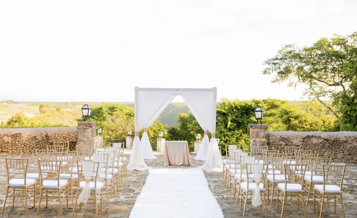 How to Decide Between an On-Site or Off-Site Wedding