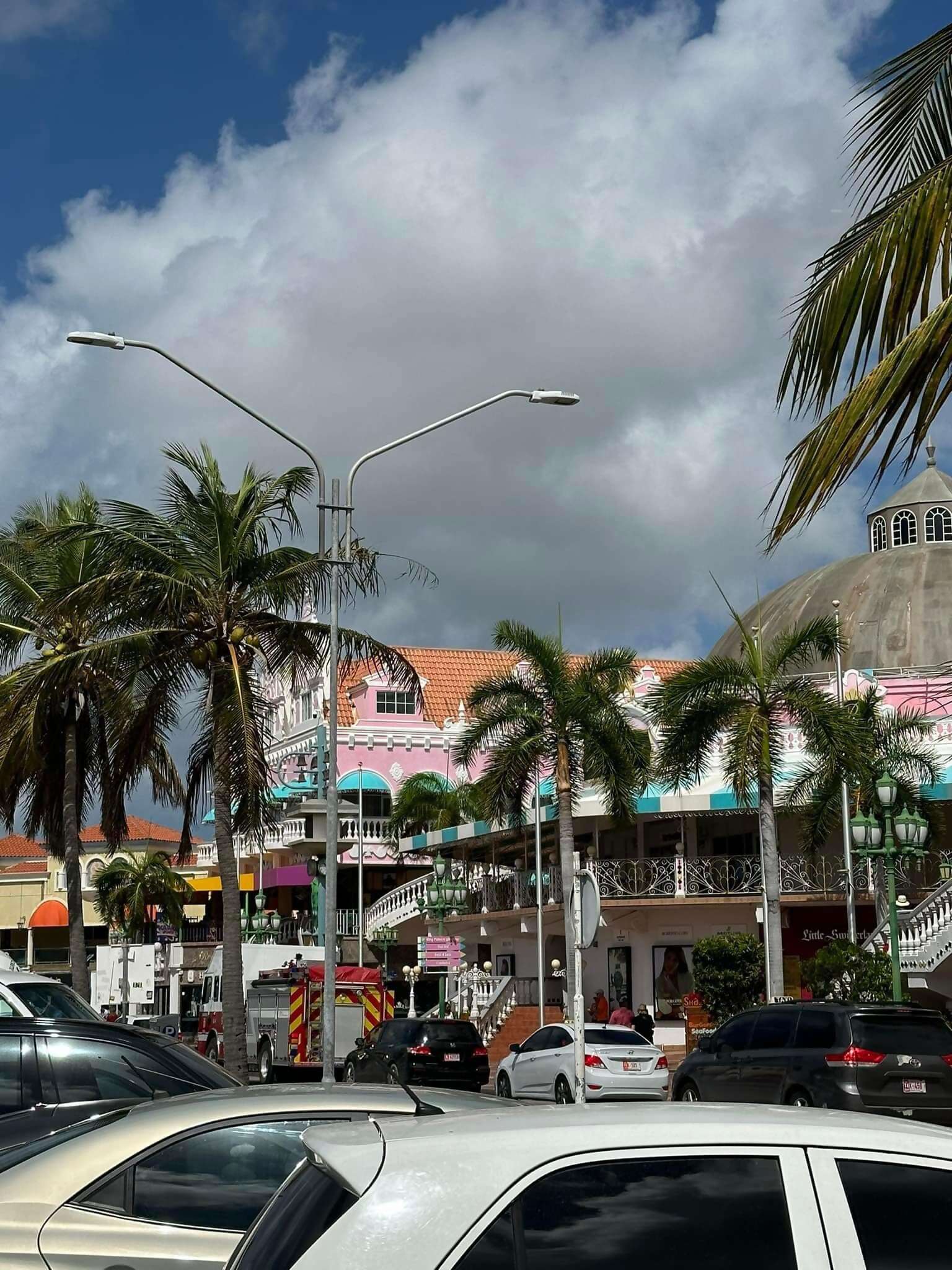 Exploring the Vibrant Shopping Scene of Aruba: A Guide to Markets, Crafts, and Local Finds