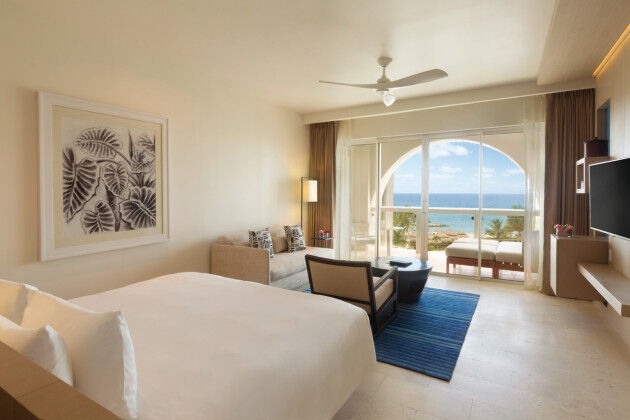 OCEANFRONT JUNIOR SUITE KING