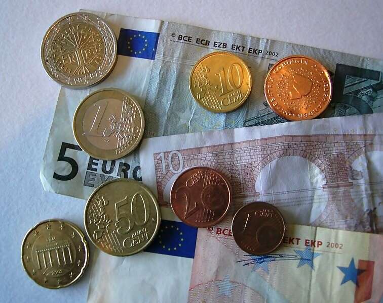 How Much Money Should I Carry When I Travel?