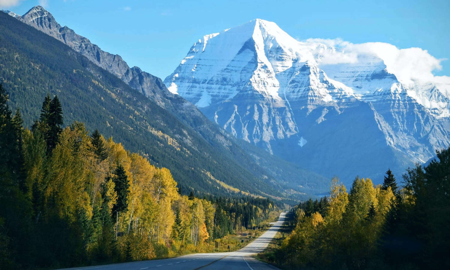 6 North American Small Towns for a Perfect Summer Road Trip