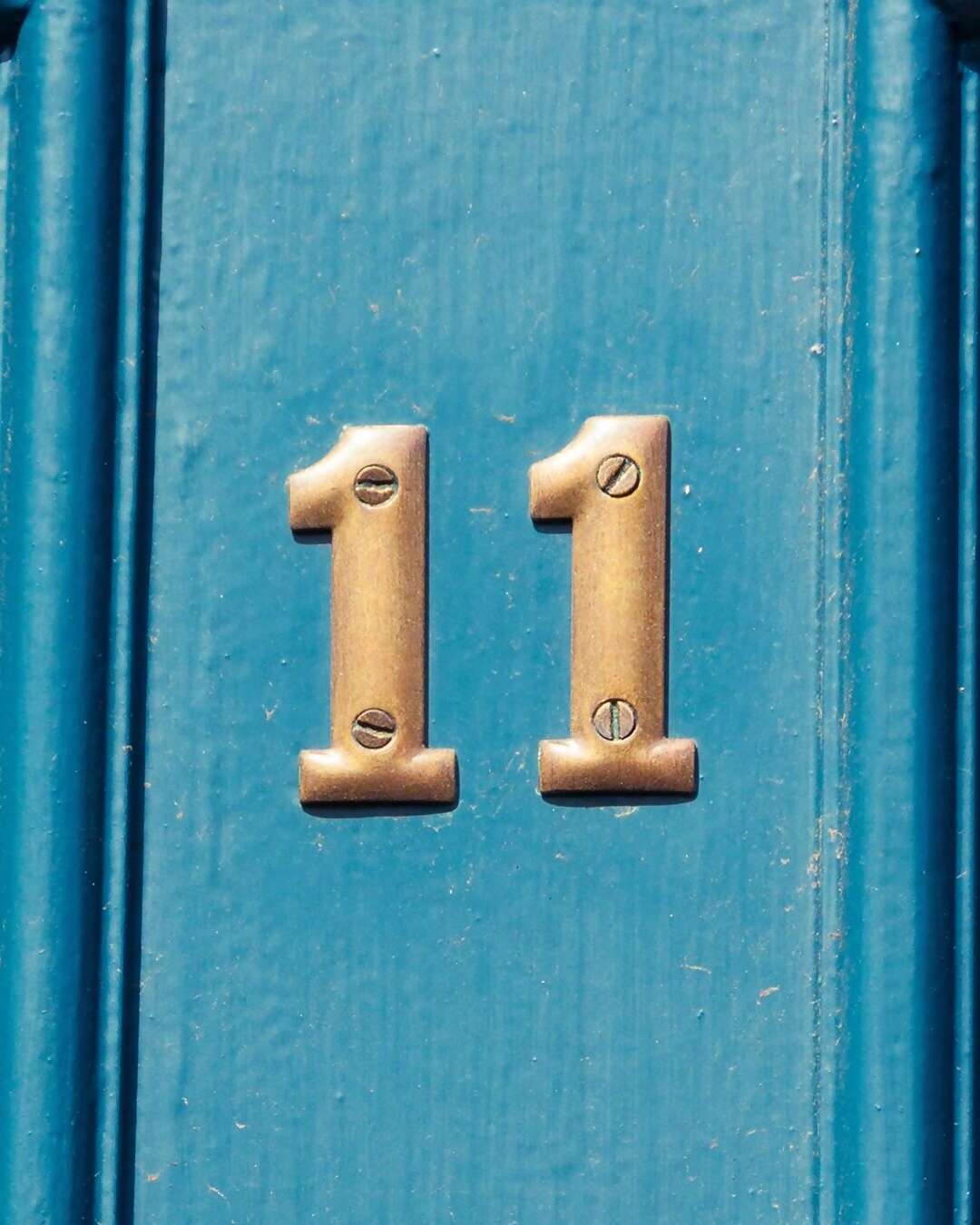 Door #11 of our most festive homes for the holidays conceals one of the most elevated places to après all day