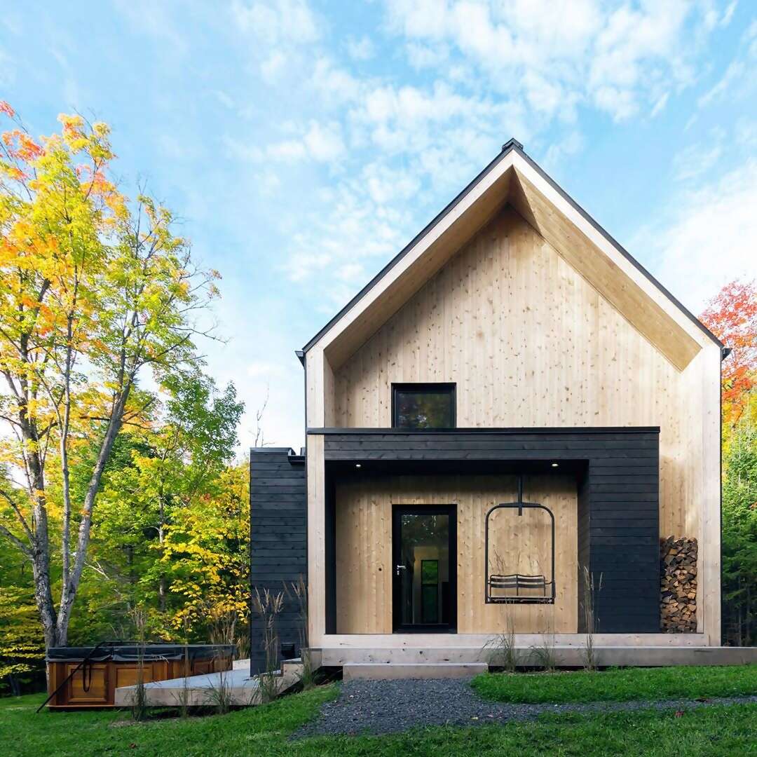 Nestled in the heart of Canada’s boreal forest, Superhosts Nadia and Guillaume’s modern barn is a stylish way to experience the g