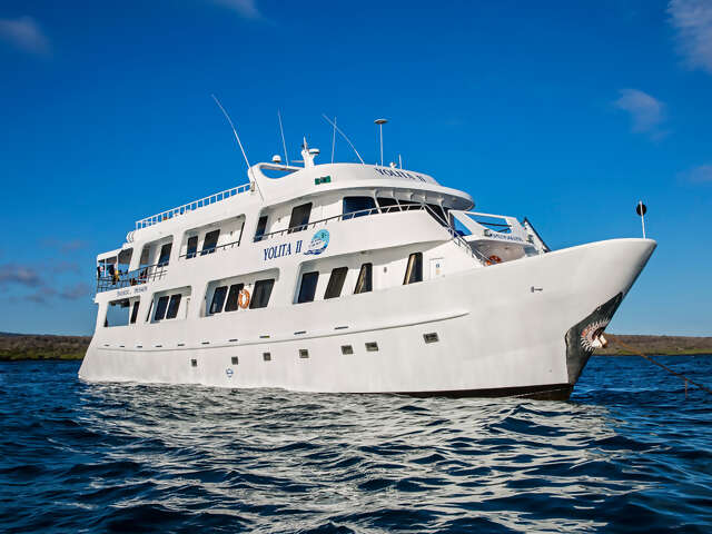 Galápagos — Central, South & East Islands aboard the Yolita