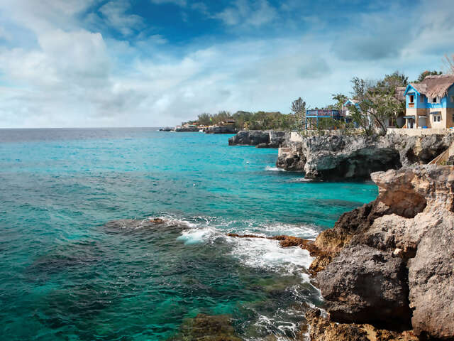 Jamaica Encompassed