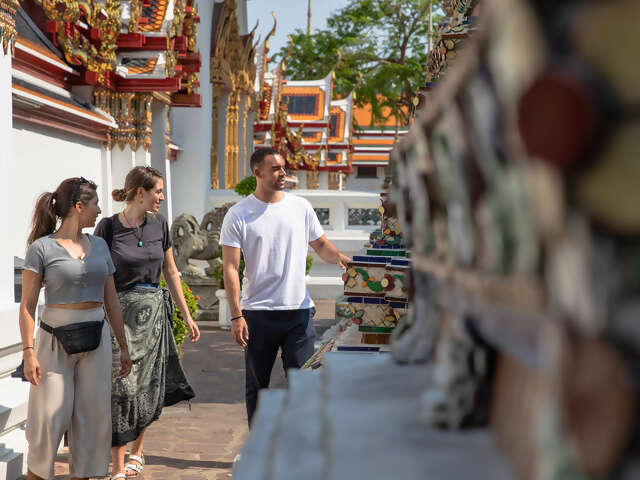 Laos & Thailand: Tuk-Tuks & Thai Curry
