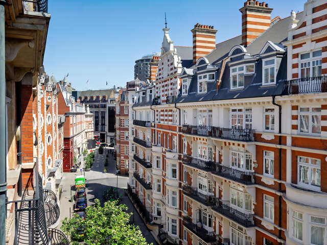 The Capital Hotel, Apartments & Townhouse