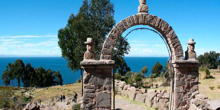 Peru Panorama: Lake Titicaca & Machu Picchu by Train