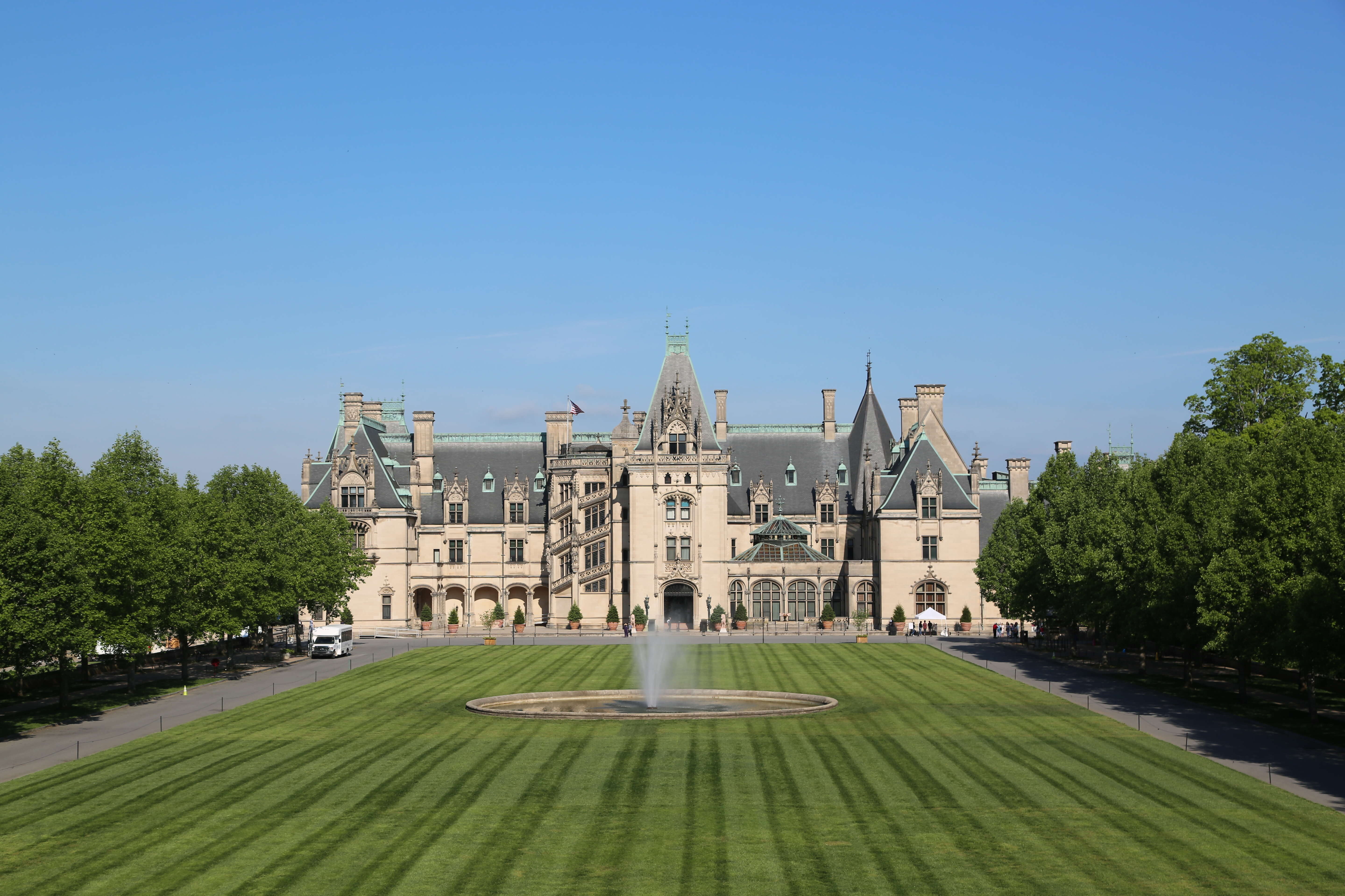 Bluegrass Country & the Smoky Mountains featuring Louisville, Lexington, Gatlinburg & Asheville