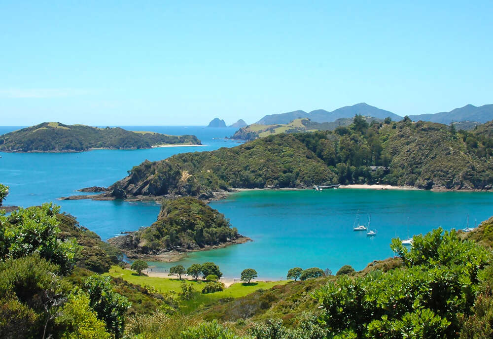 Exploring New Zealand's Wonders featuring the North & South Islands